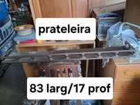 Prateleira de parede em madeira antiga