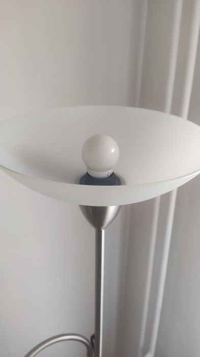 Lampa stojąca do salonu