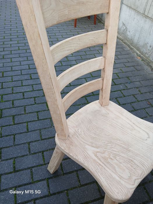 Sprzedam stół dębowy plus 4 krzesła