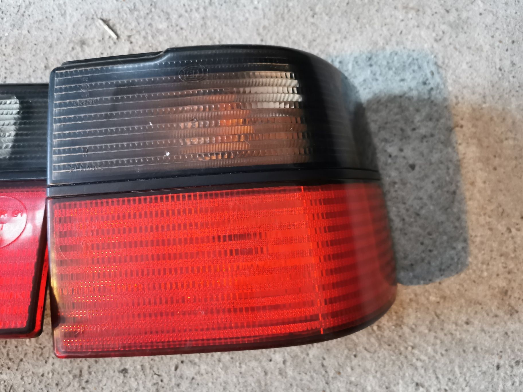 VW Jetta mk3 USA GT Vento 2.0 lampy tylne Hella dymione Black Red