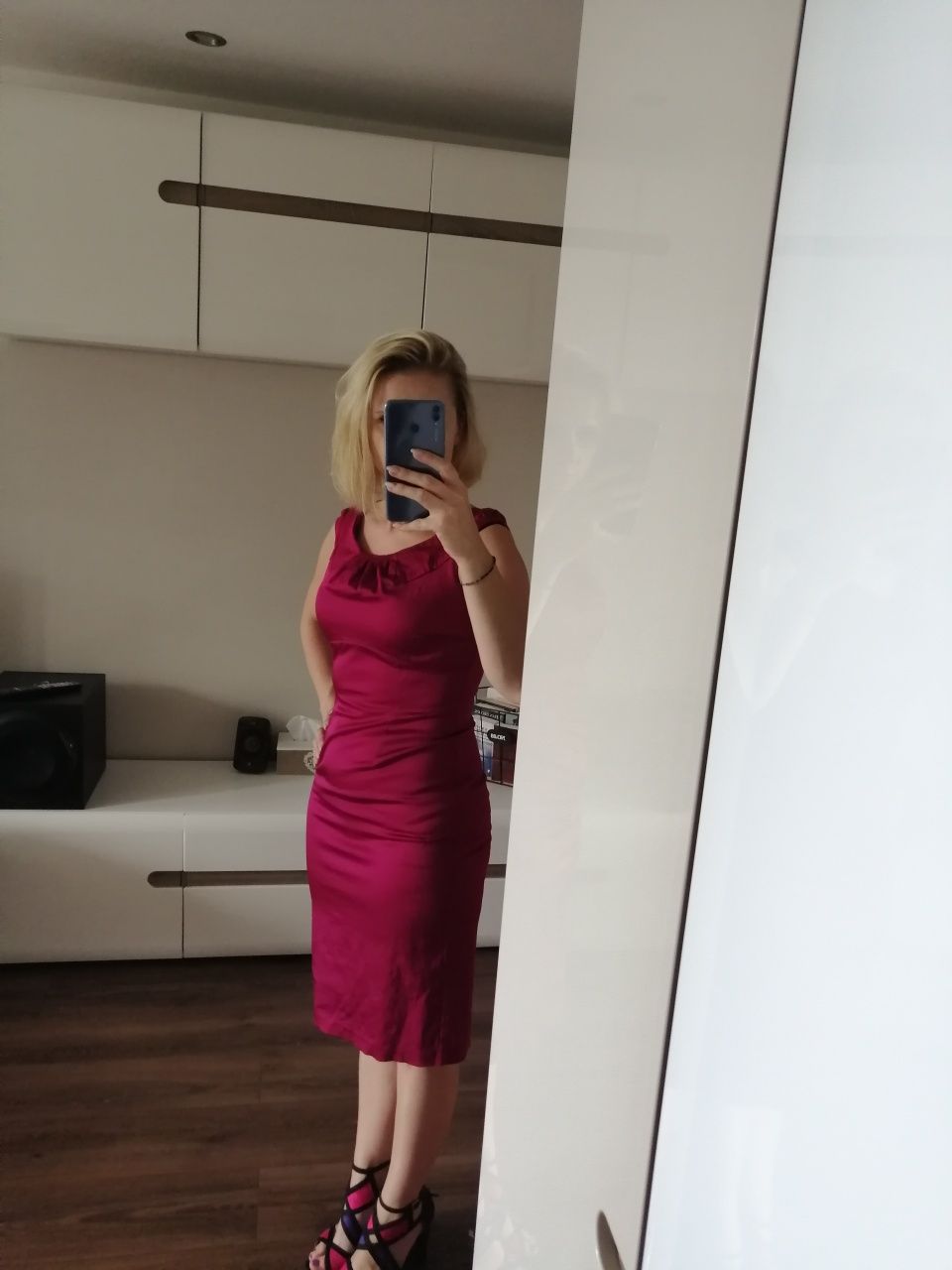 Elegancka sukienka rozmiar 36 ołówkowa fuksja firmy De facto na wesele