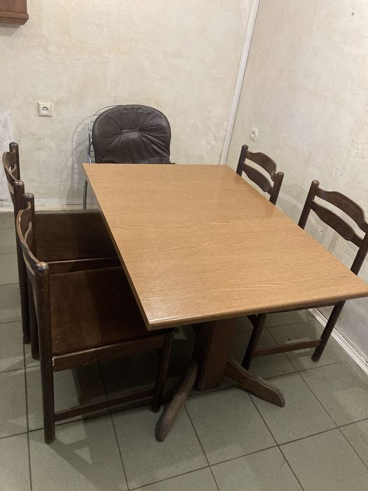 Ремонт и реставрация мебели .