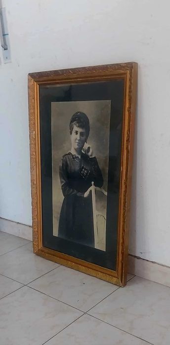 Fotografia Antiga em Moldura de Talha Dourada