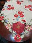Obrus poliestrowy haftowany kwadratowy o boku 85 cm