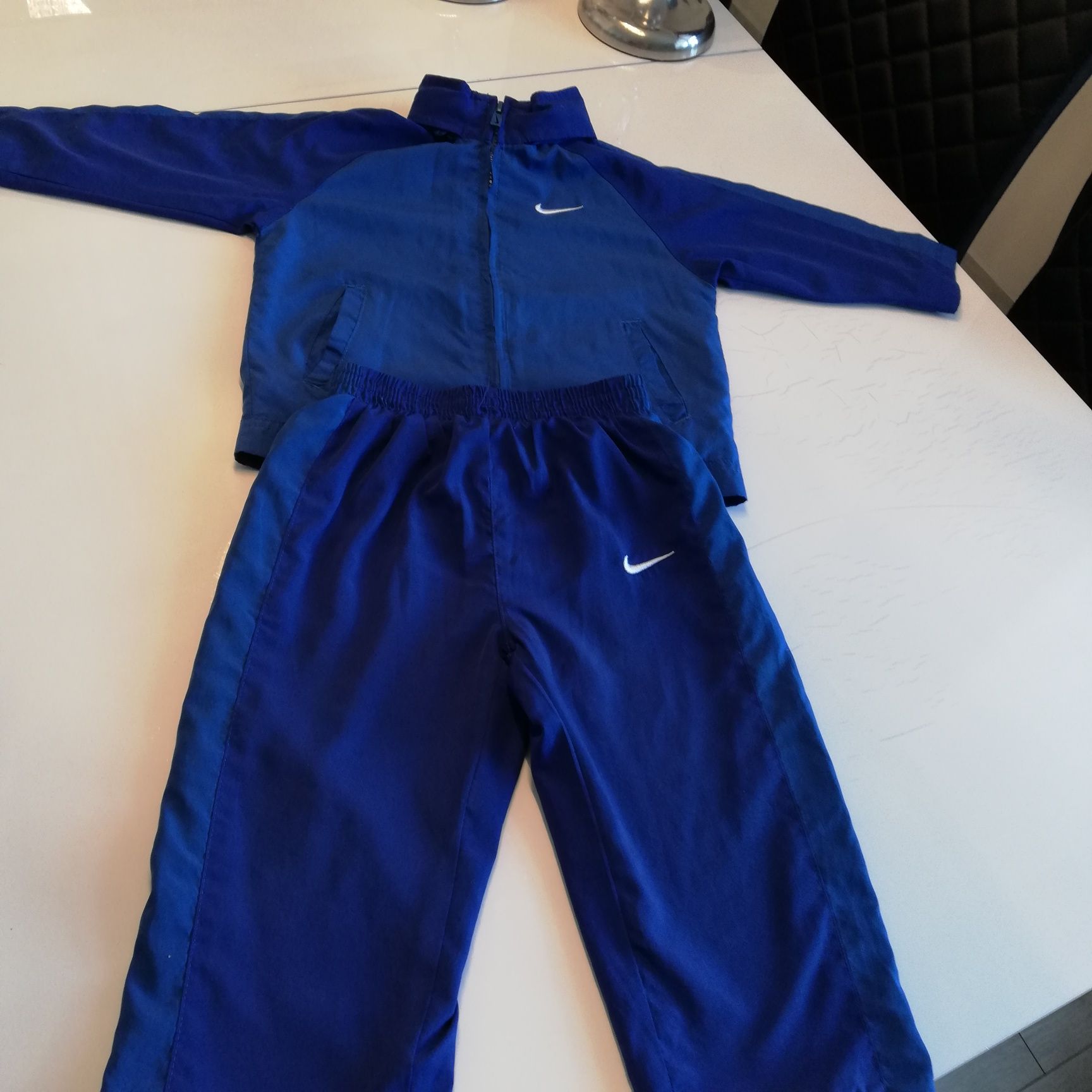 Dres NIKE dla chłopca, roz. 86 z kapturem