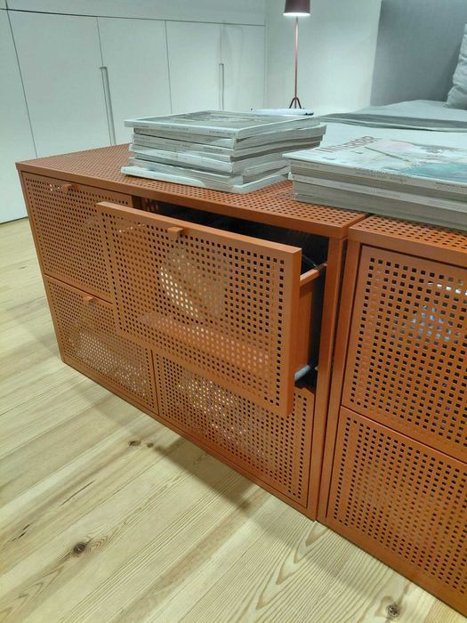 Movel bordeux com arrumacao e gavetas