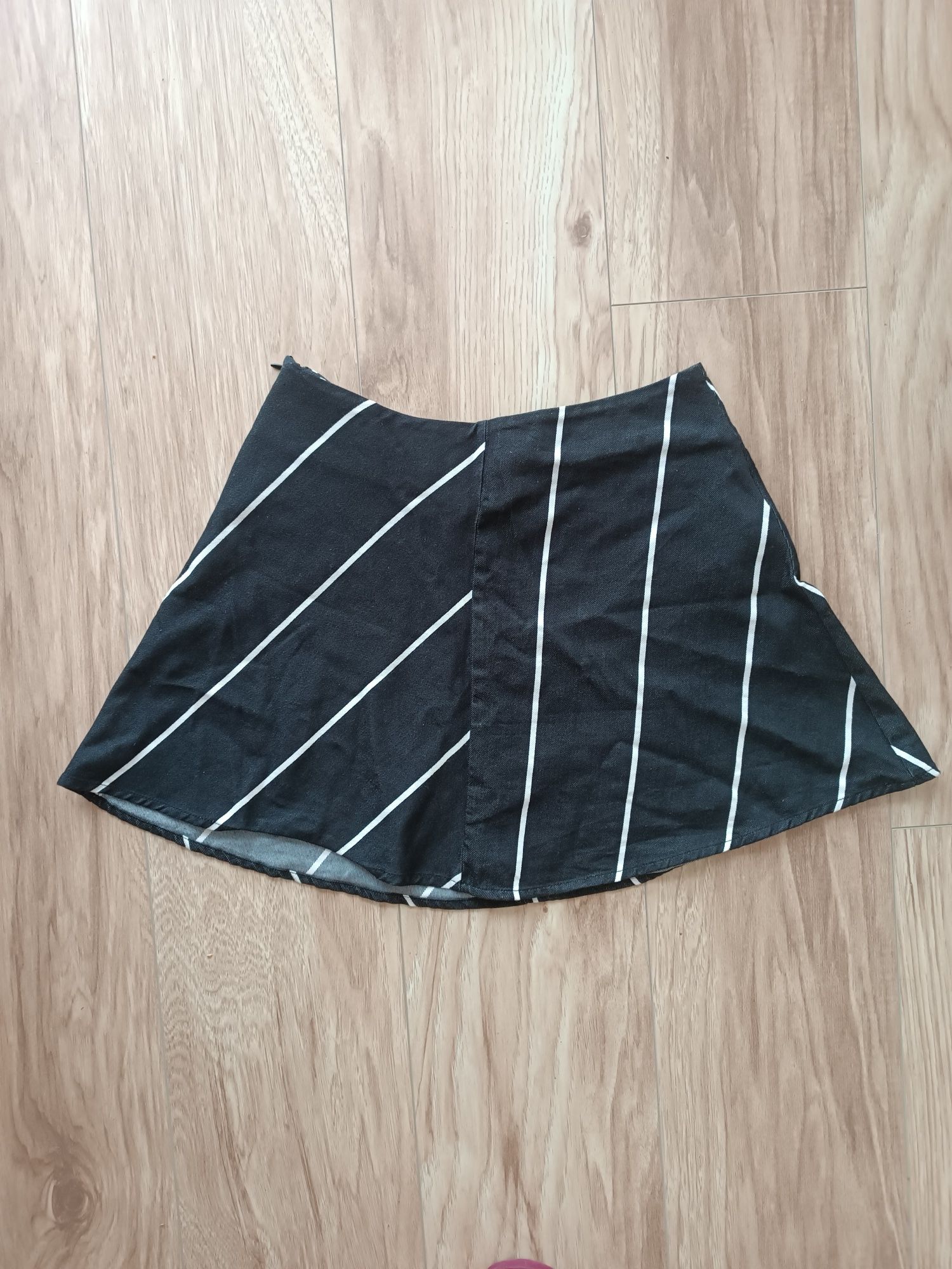 Czarna krótka bawełniana spódniczka w białe paski 34 XS Mango