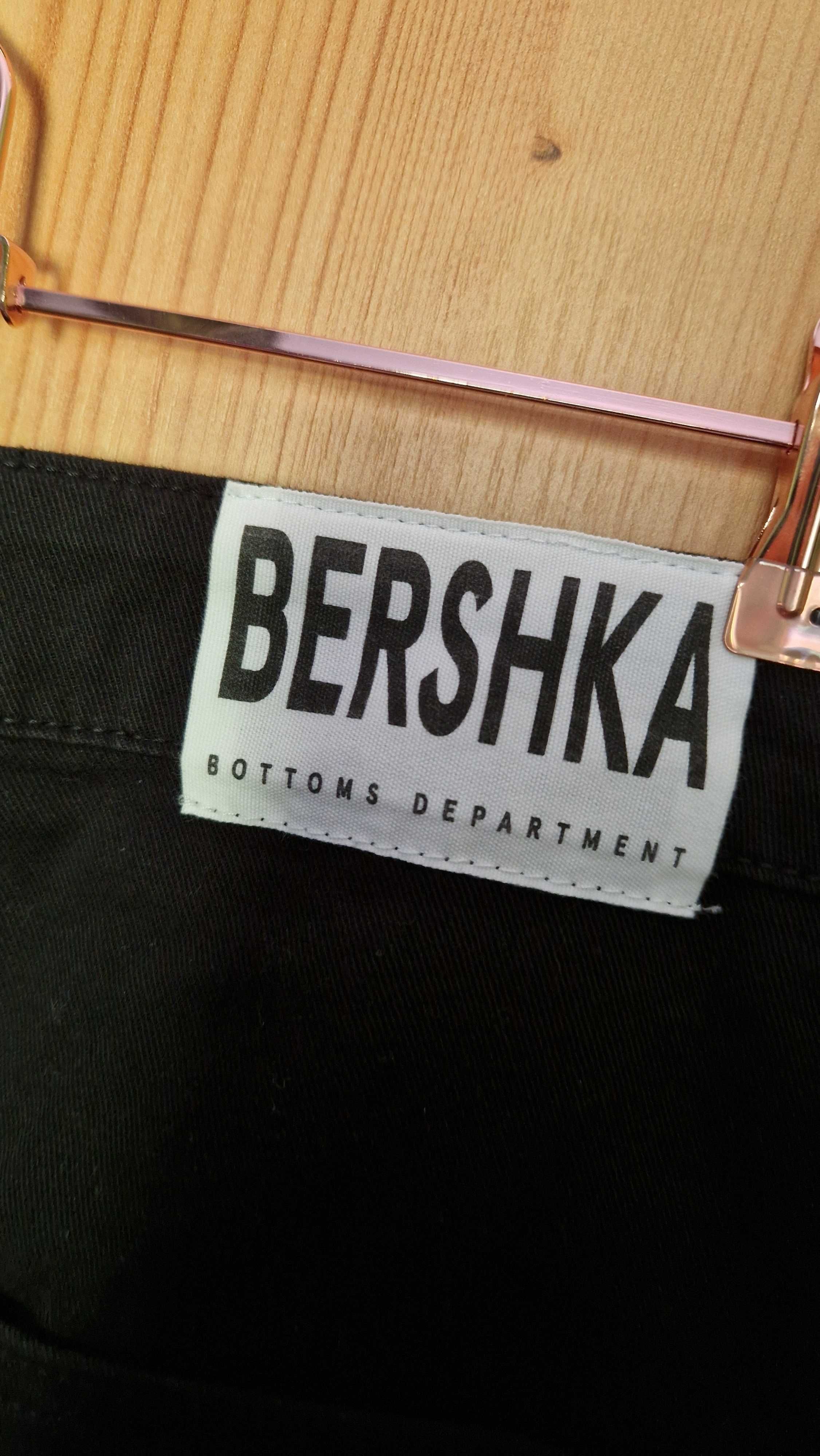 spodnie joggery bershka