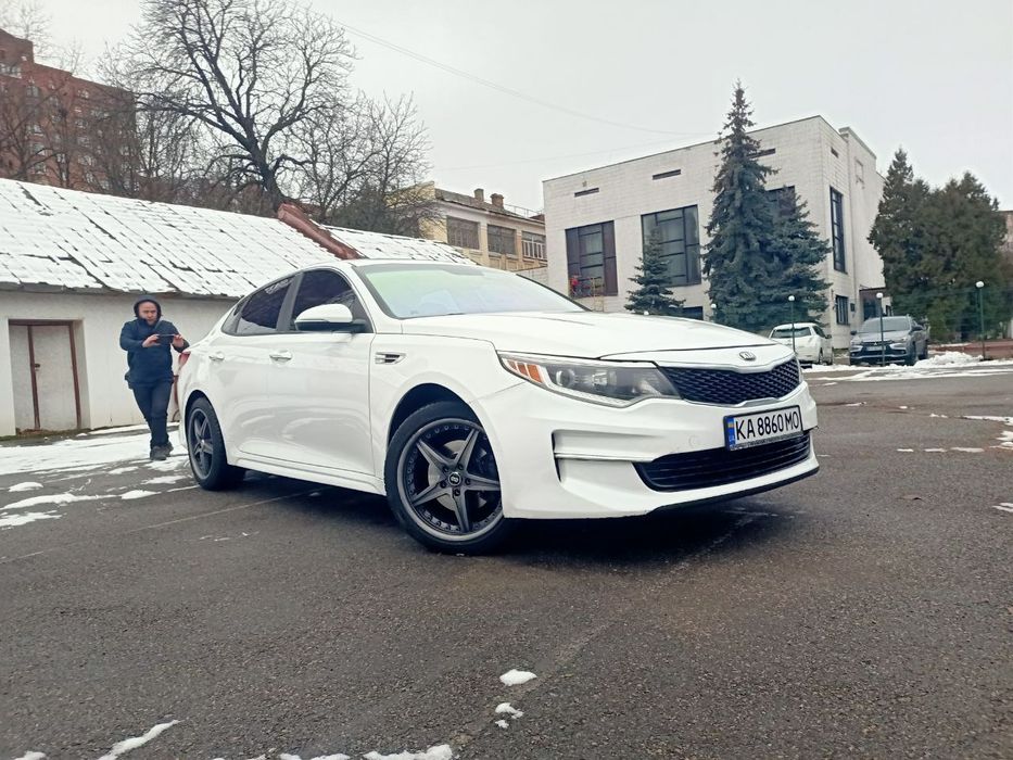Kia Optima на полном ходу