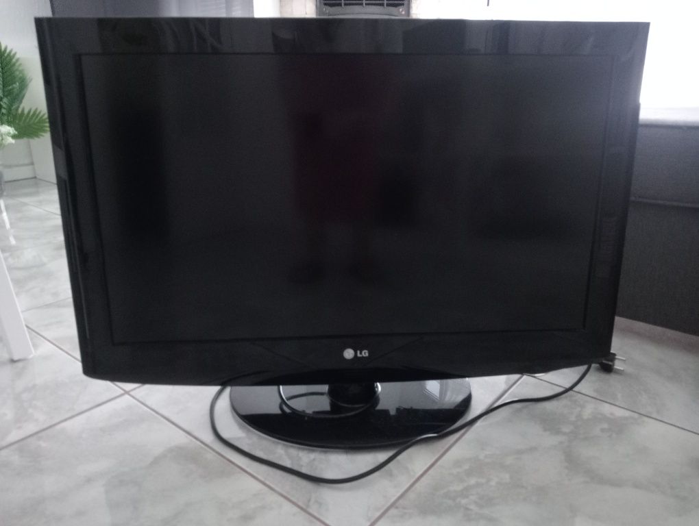 Televisão LCD usada