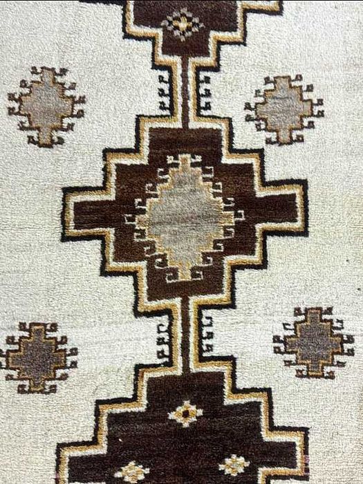 Tapete FAZENDEIRO ROMENO original (200x 118cm), de Lã, elaborado à mão