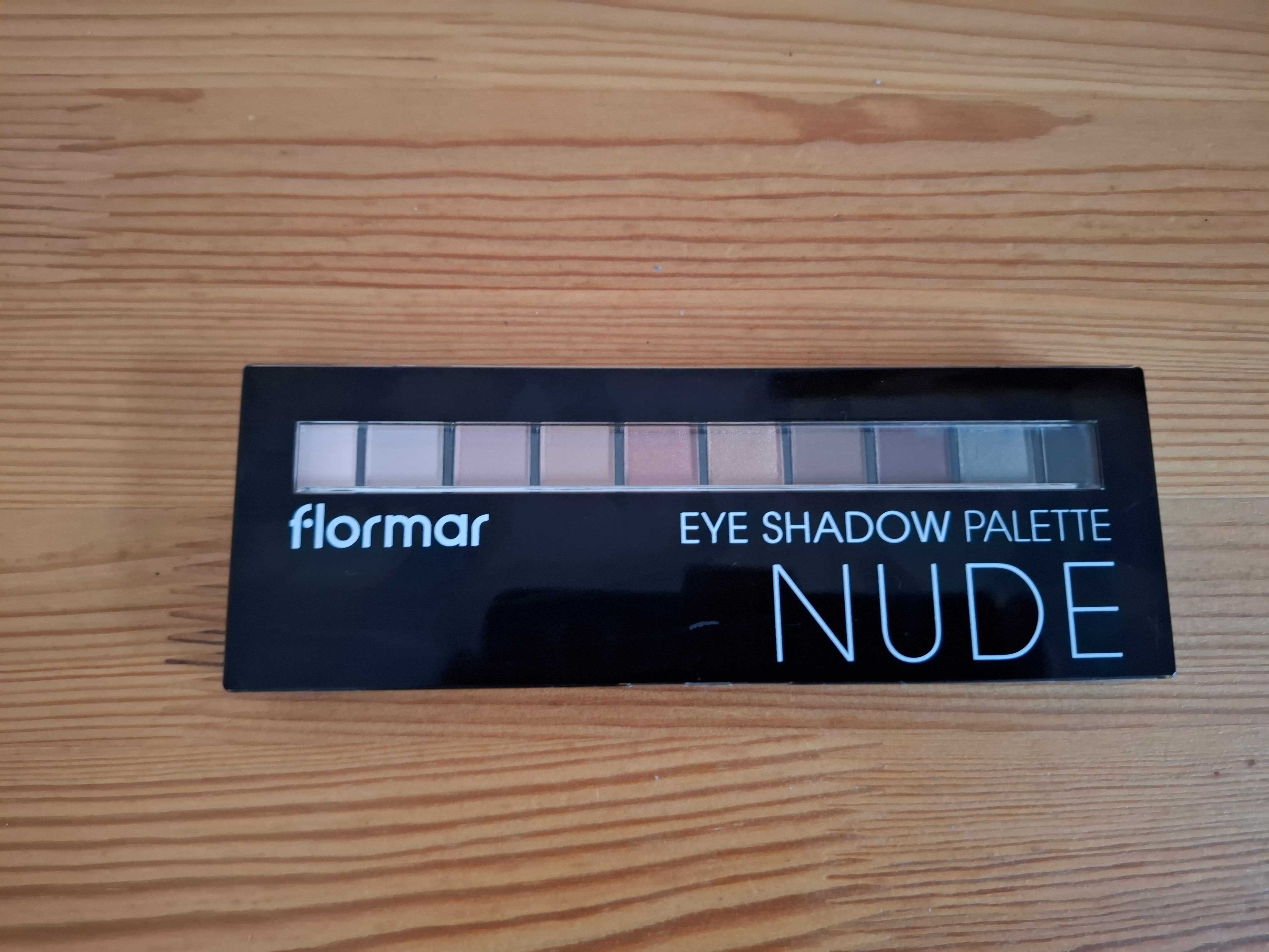 Flormar NUDE. Paleta 10 cieni do powiek z aplikatorem