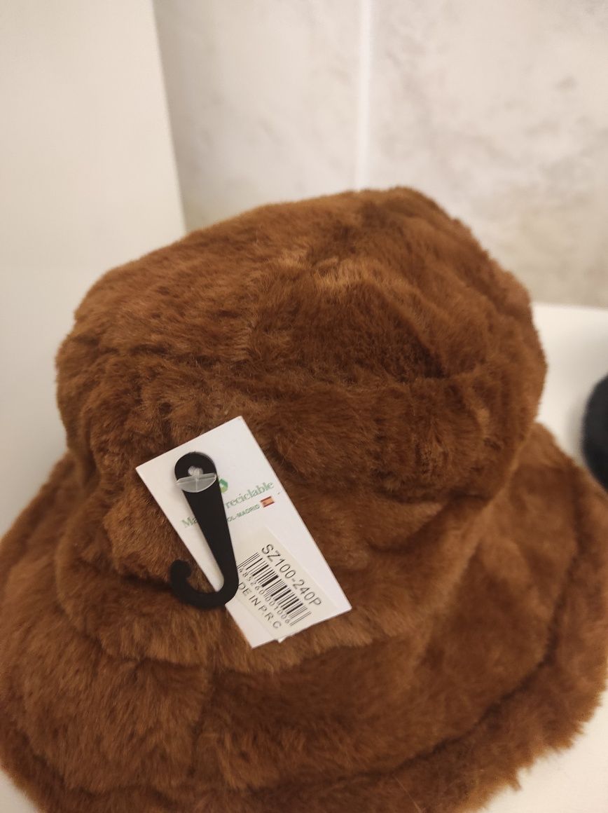 Chapéus de pêlo novos 5€ os 2