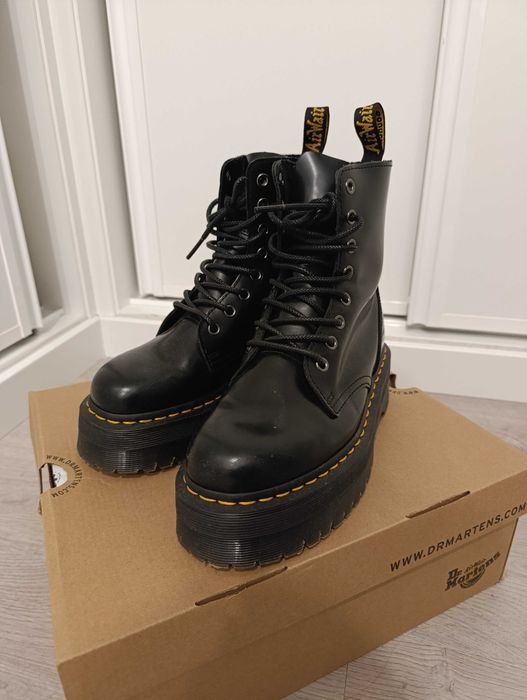 Dr Martens Novas