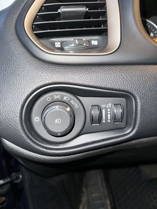 Продаю Jeep renegade latitude