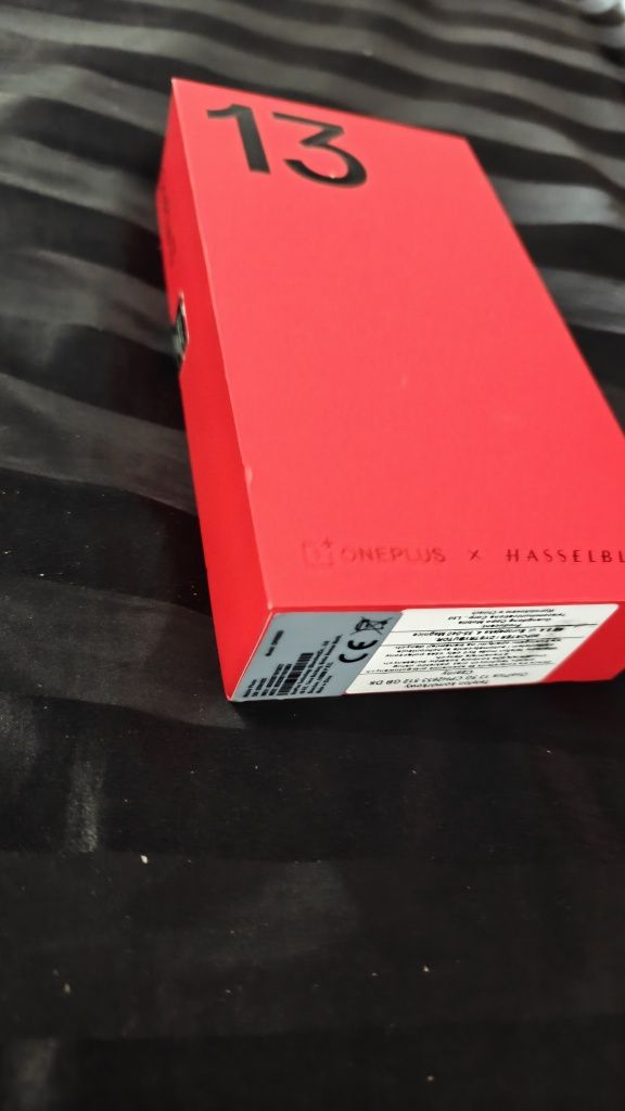 Smartfon OnePlus 13 salon