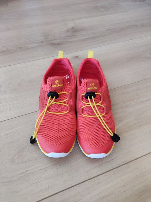Нові кросівки Restime, ультралегкі
