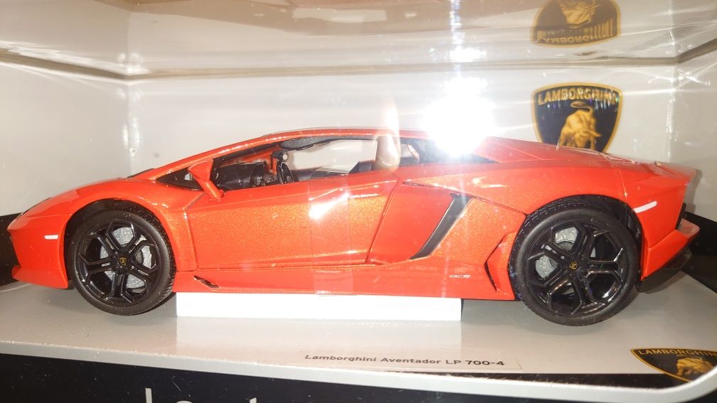 Bburago Lamborghini Aventador LP700-4 Orange 1:18 Bburago