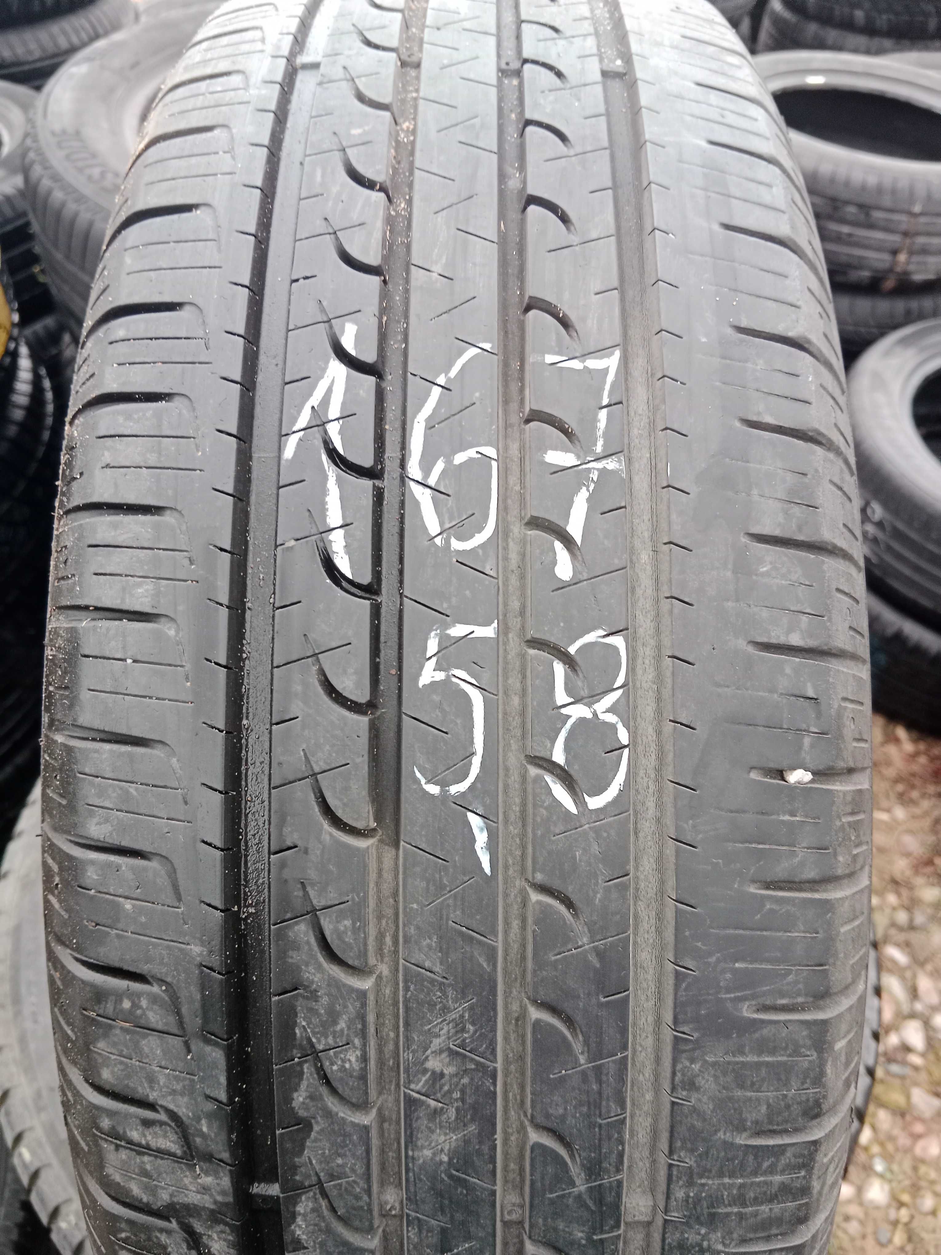 Opona używana 215/60R17 Goodyear Efficientgrip SUV-4x4 1szt.