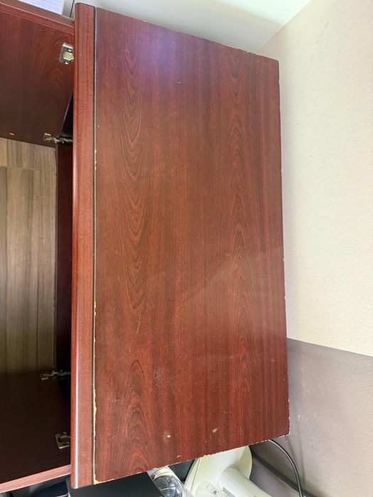 Móvel madeira com fechadura e tranca de criança