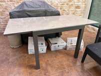 Mesa de jardim com tampo de vidro