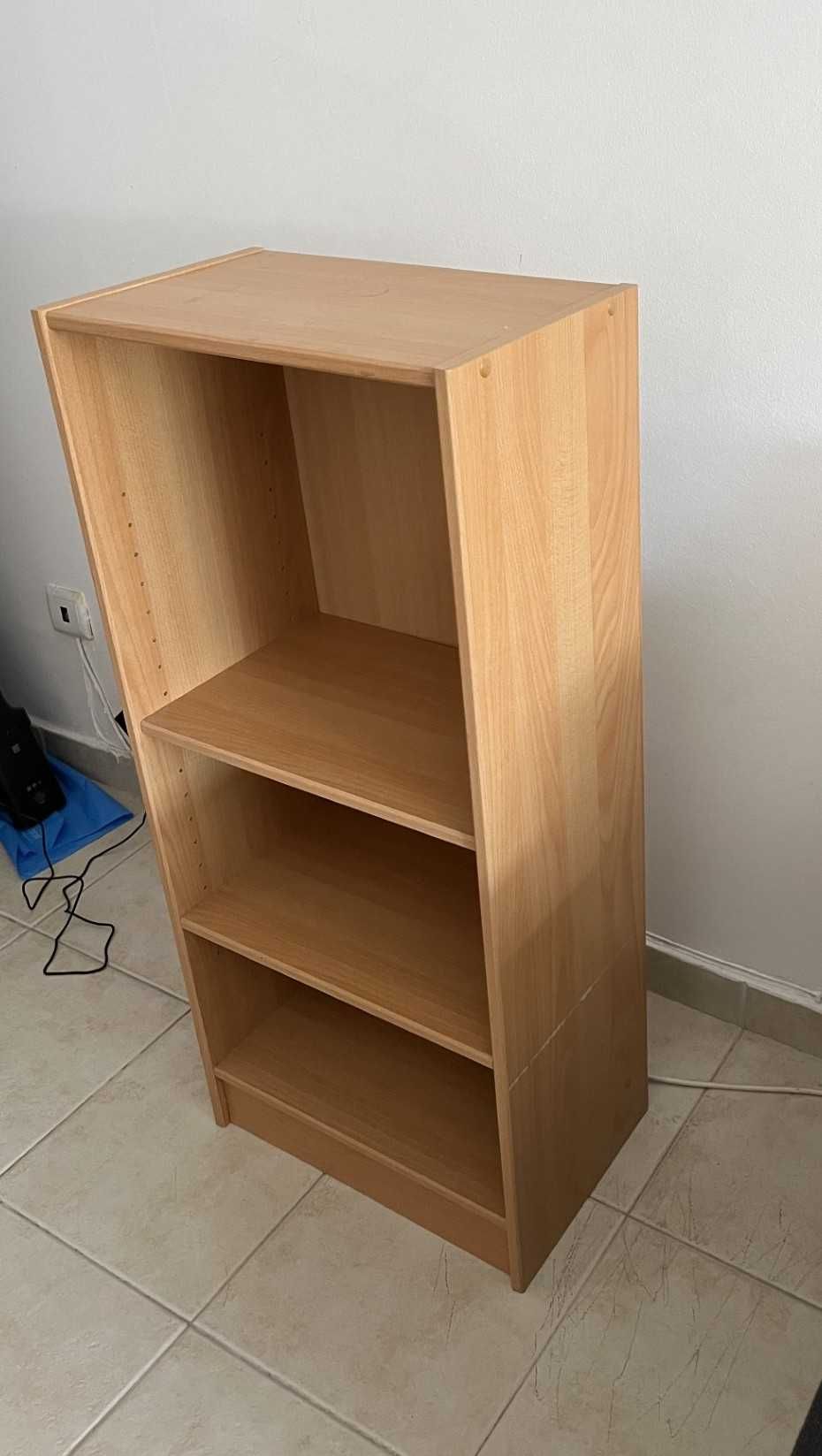 Estante de prateleiras ideal para CDs , DvDs ,  Jogos de consolas
