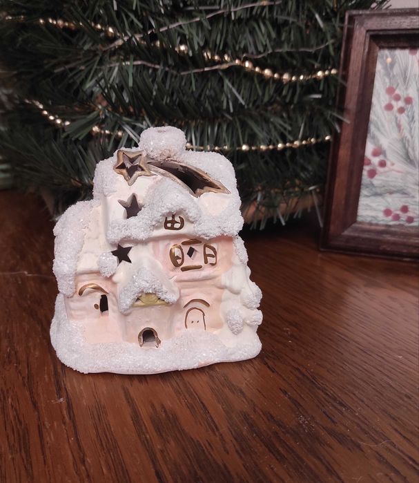 Ceramiczny domek świąteczny, kominek
