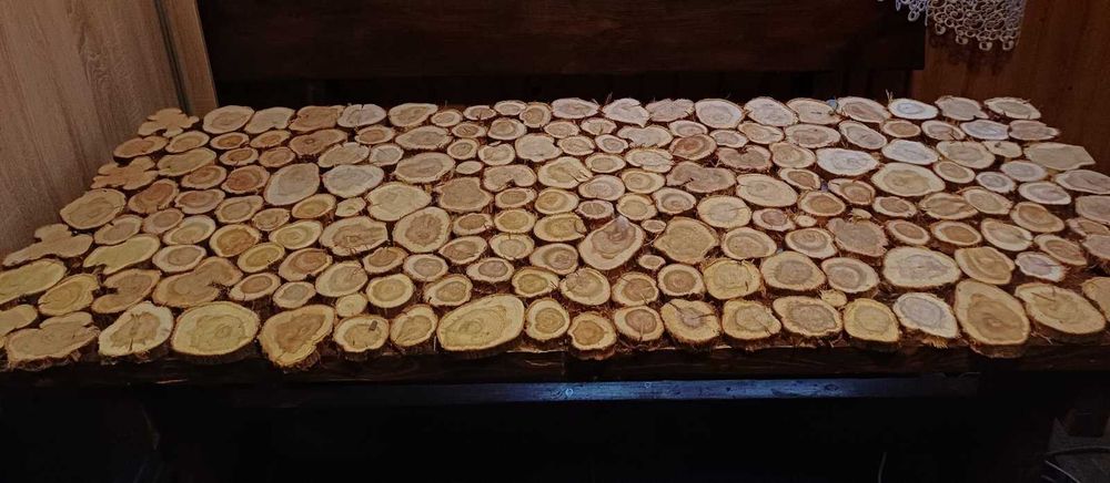 Стовбури, стволи ялівцю.