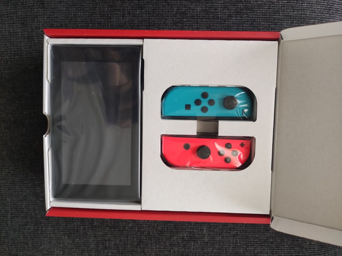 Nintendo Switch NOVA + 2 Comandos + 3 jogos + bolsa