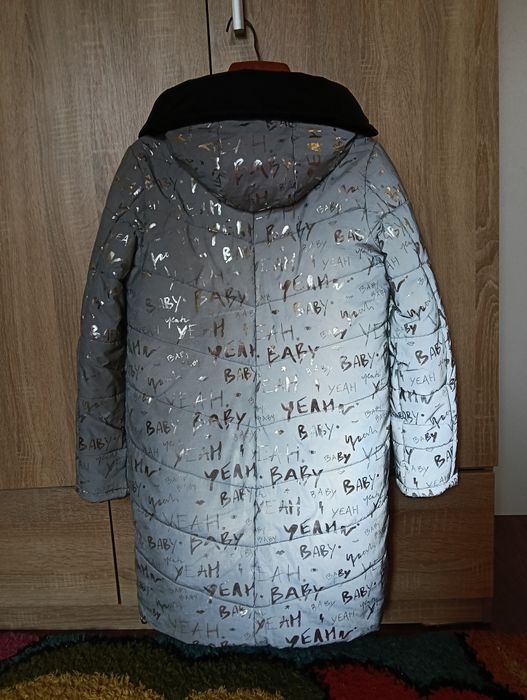 Продам куртку на дівчинку.