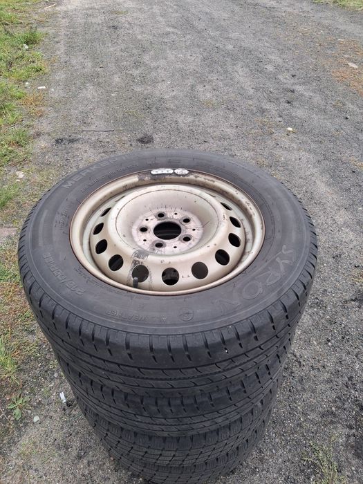 Opony wielosezonowe do busa