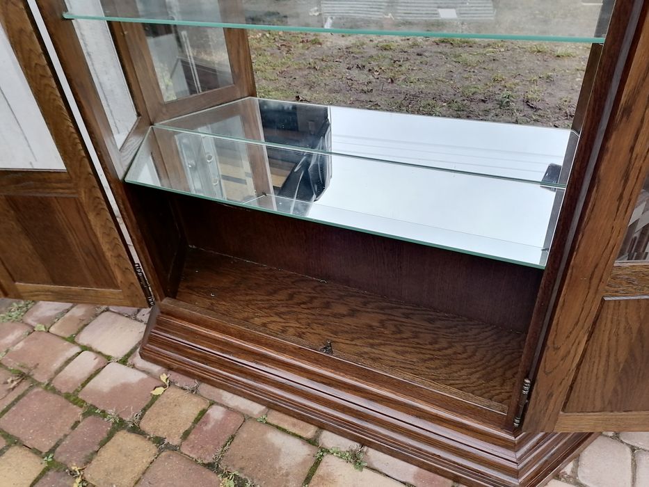 Dębowa witryna szklana