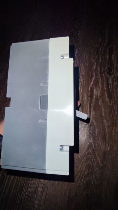 Автоматический выключатель 200 ампер