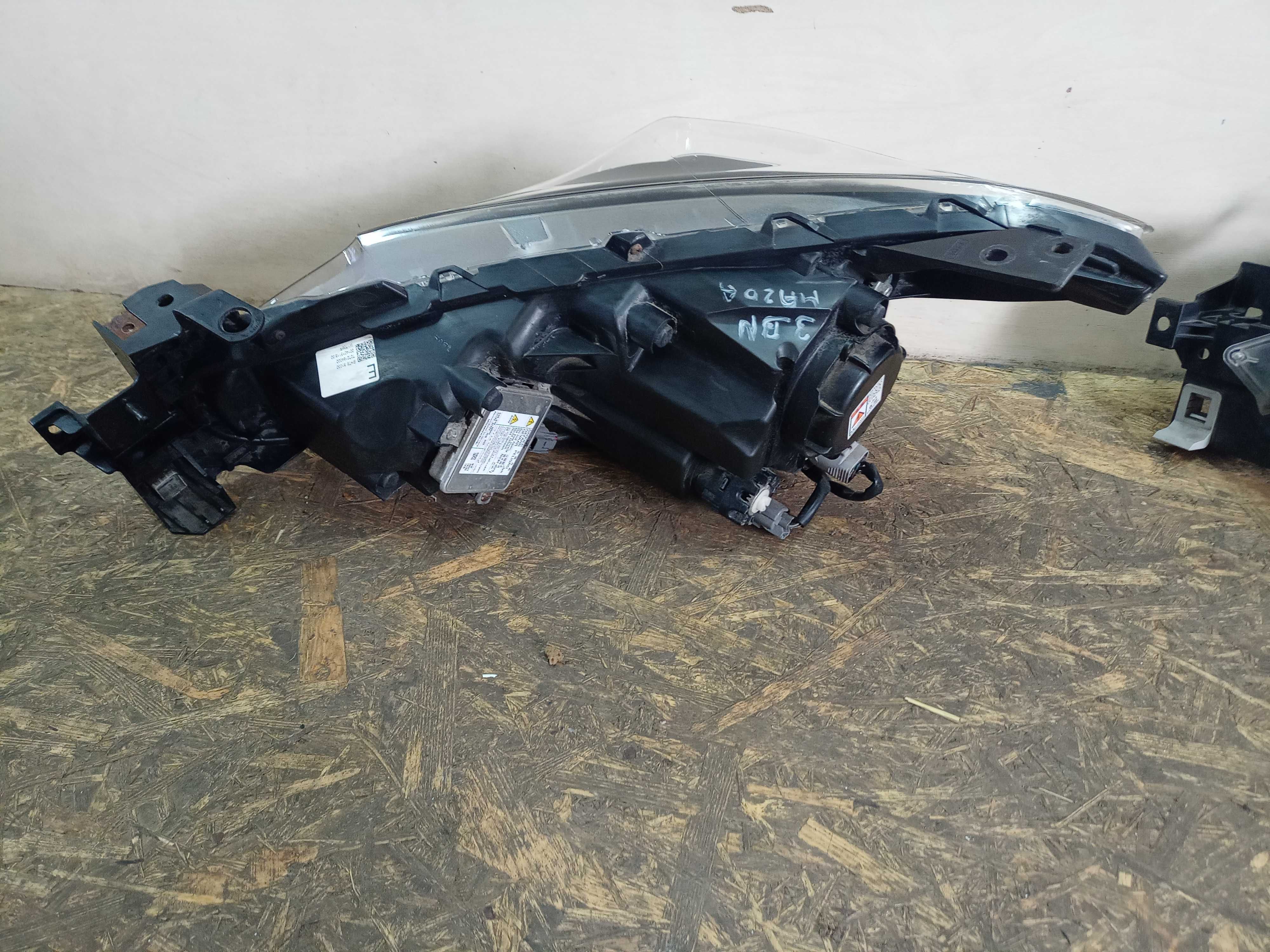 Mazda 3 III BM lampa xenon lewa prawa przód przednie kompletne UK