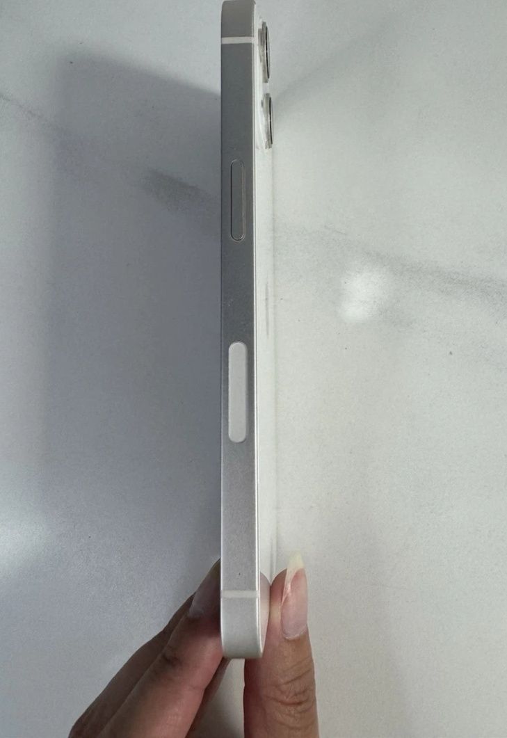 Sprzedam iPhone 13