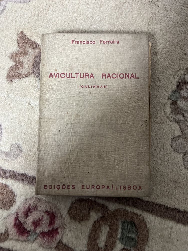 Vários livros antigos