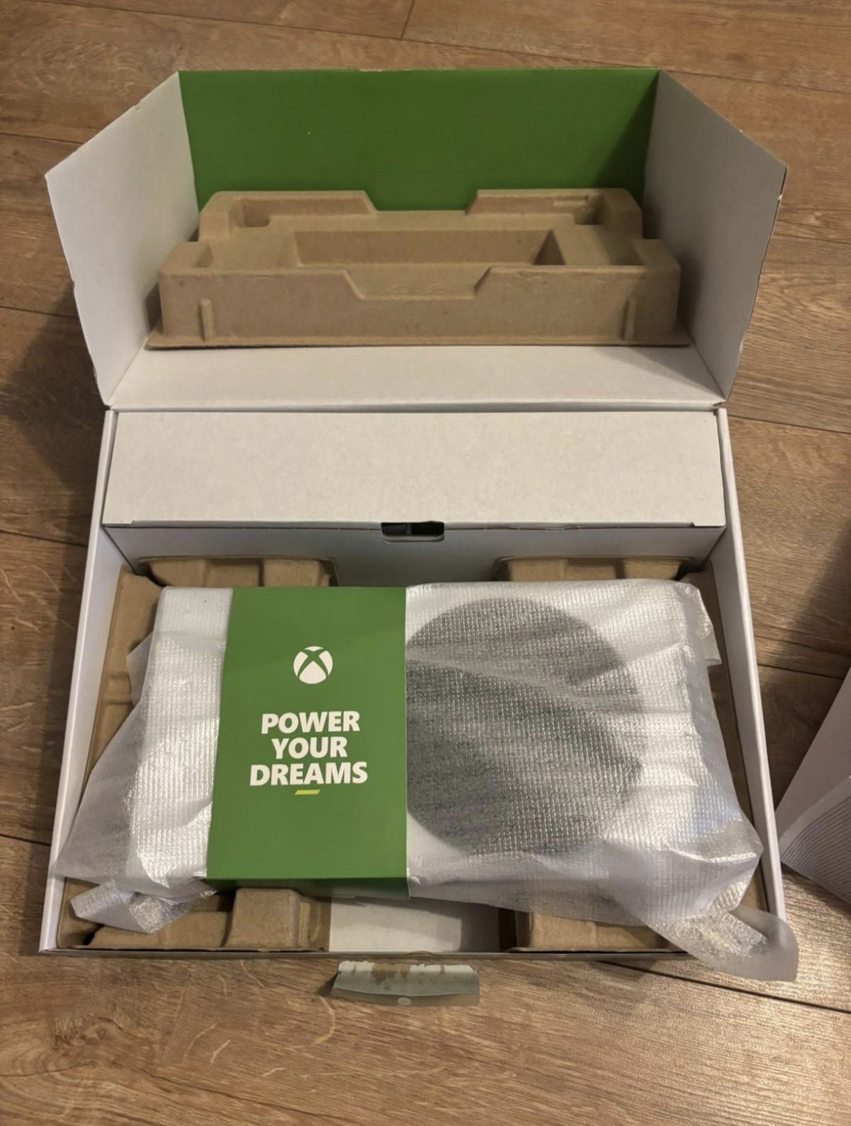Xbox series s, stan idealny, jak nowy, zestaw 2 pady, stacja ładująca