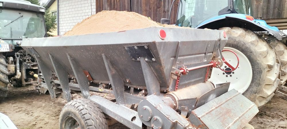 Rozsiewacz wapna RCW 3 dwie sztuki