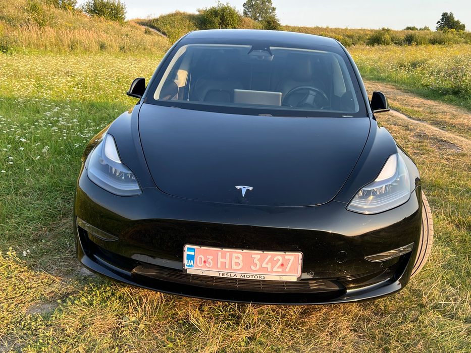 Автомобіль Tesla