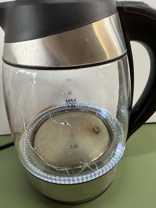 Электрочайник 1.8 л. С терморегулятором,подсаеткой и подогревом