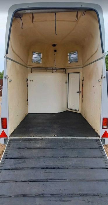Przyczepa do przewozu 2 koni Humbaur HP2000