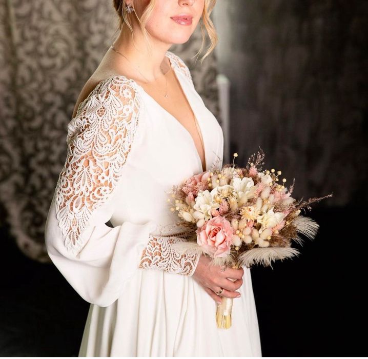 Весільна сукня .