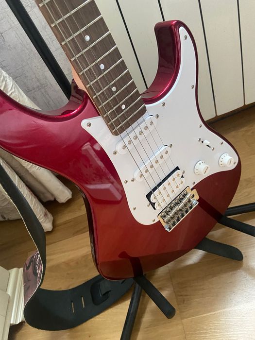 Електрогітара yamaha, кабель, чохол для гітари, стійка для гітари,