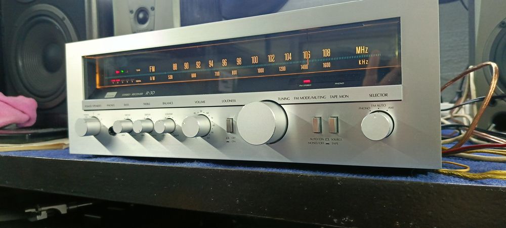 Sansui R30 amplituner