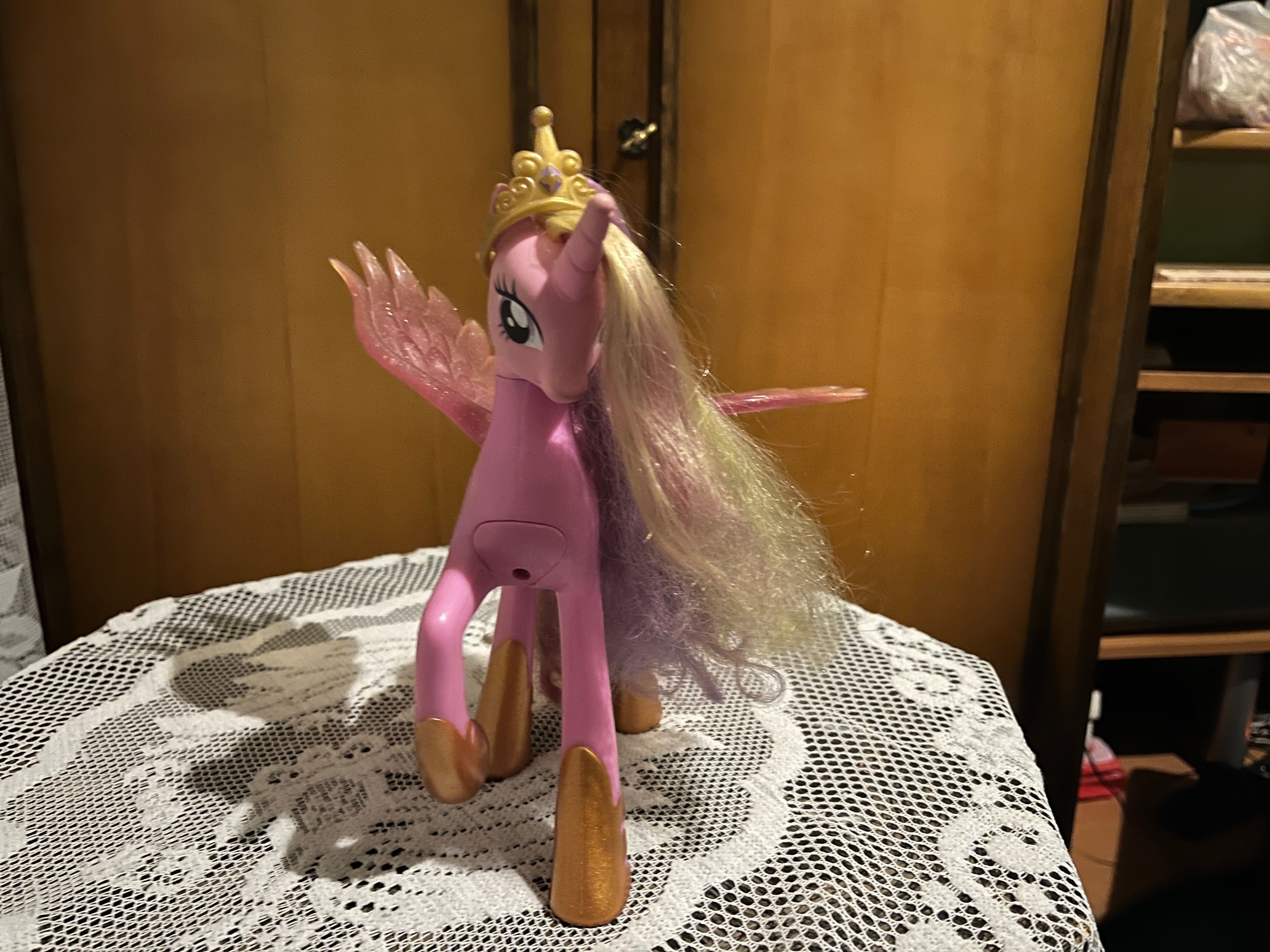 Księżniczka Cadance My Little Pony interaktywna śpiewająca , świeci
