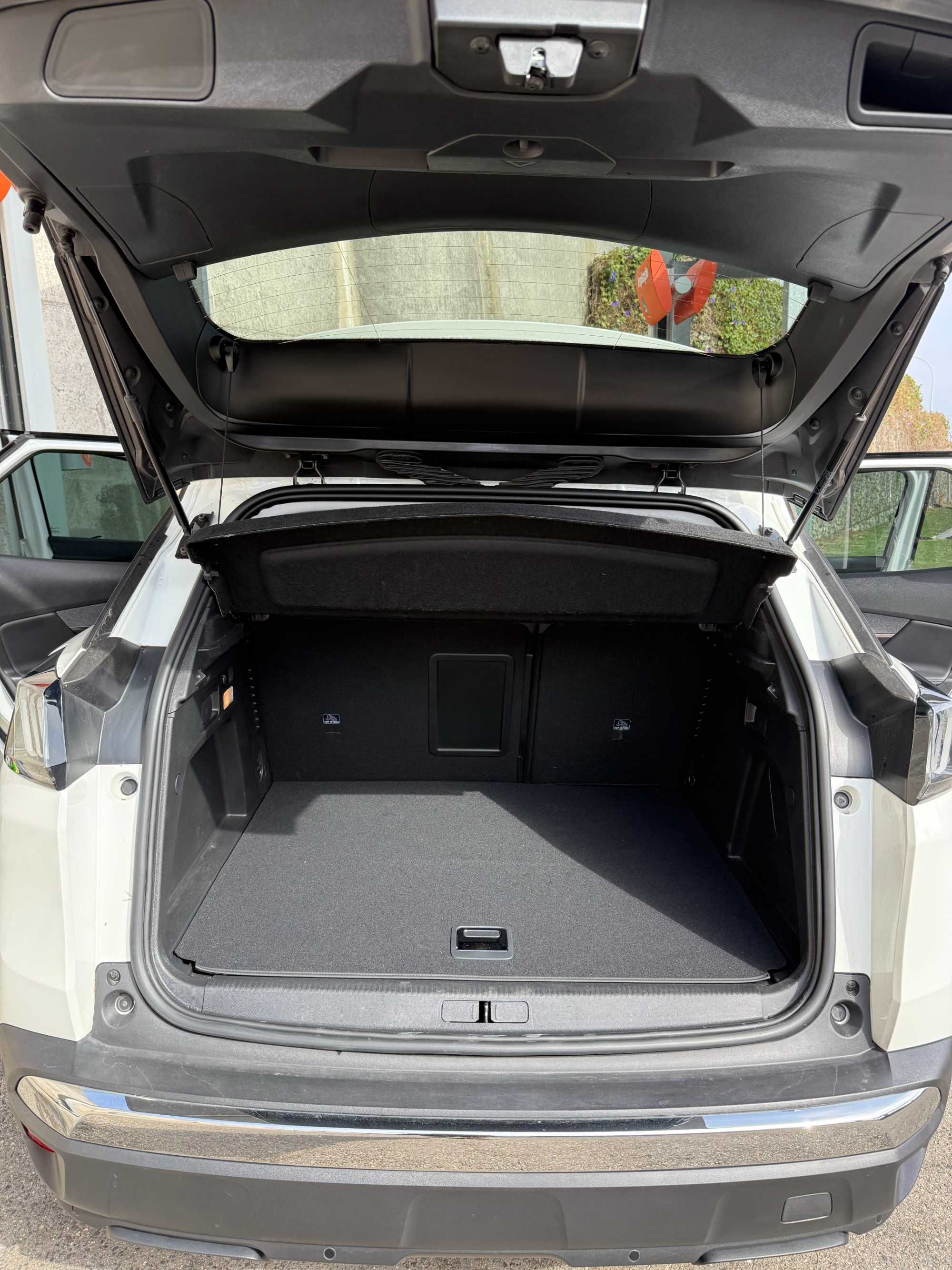 Peugeot 3008 Hybrid Allure Pack 2023 • 225cv • Plug-in • 22.800km