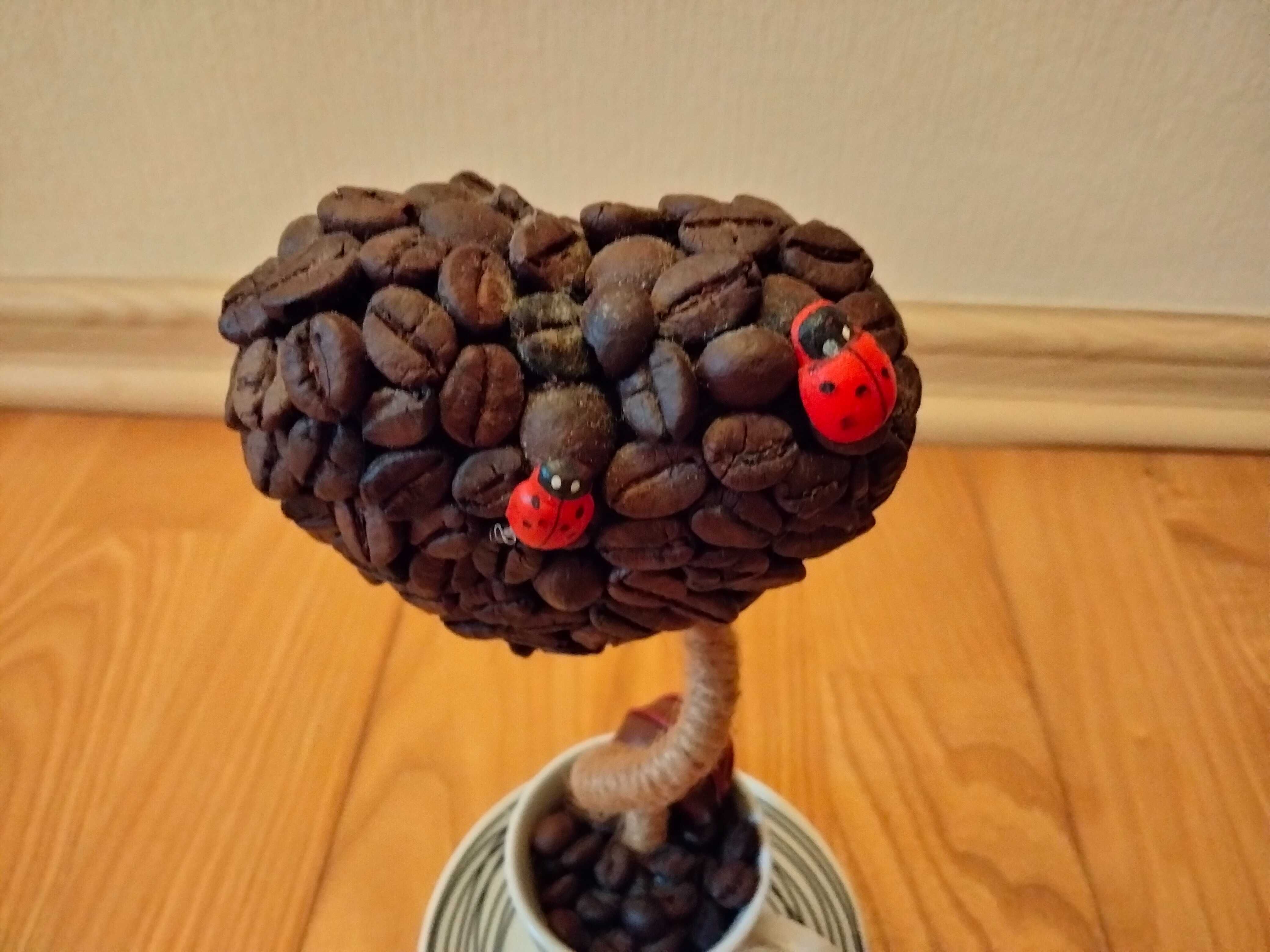 Кофейное дерево,изделия из кофе.