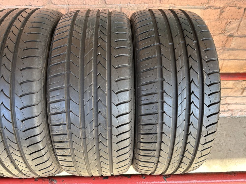 Комплект літніх шин 215/40R17 Good Year