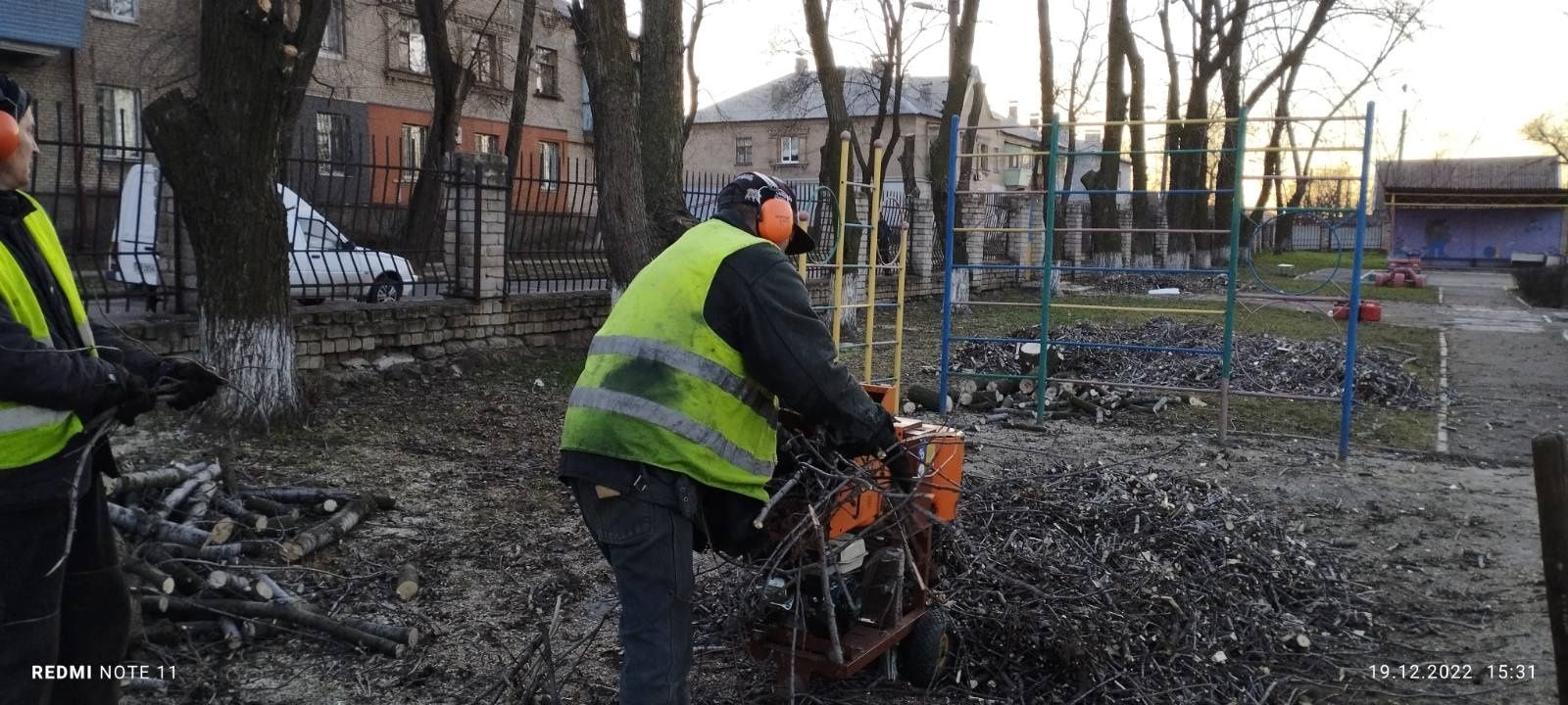 Дробление, измельчение веток,спил деревьев,уборка участка,корчевка