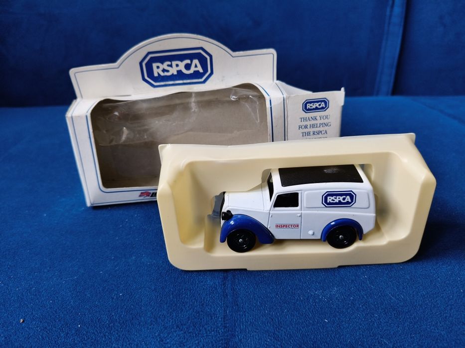 Model samochodu dostawczego z lat trzydziestych od RSPCA